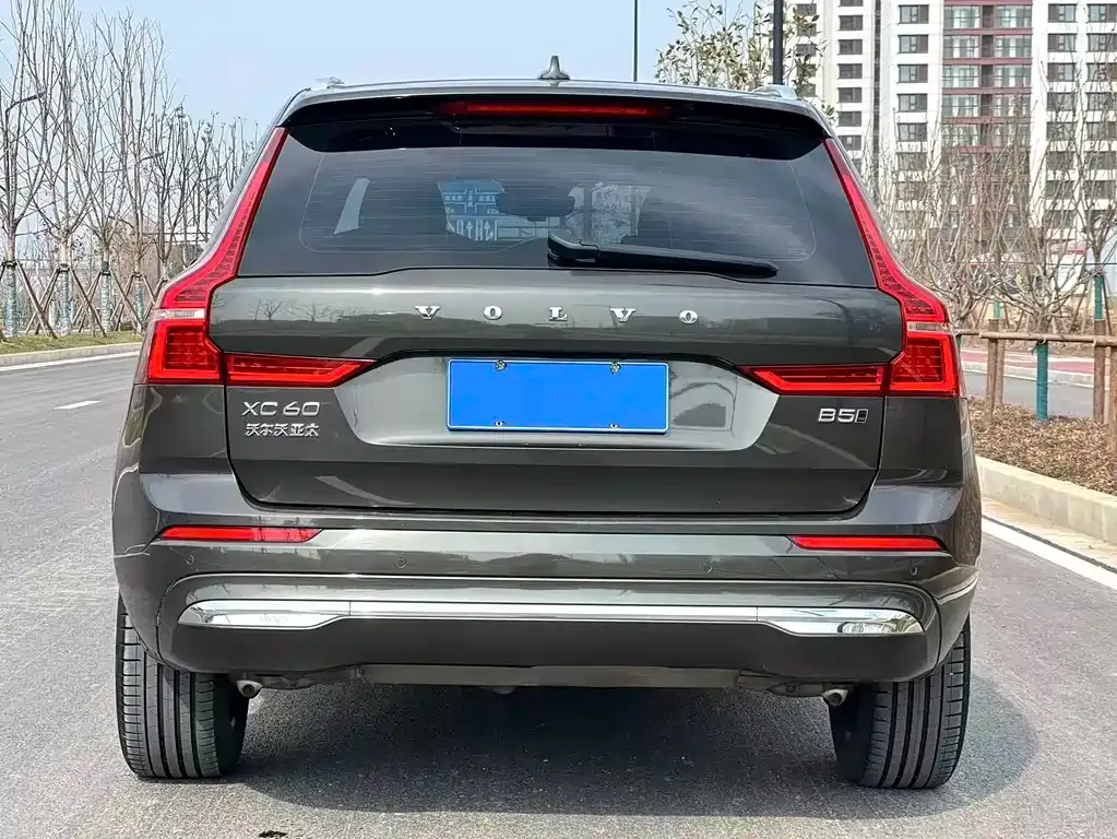 Volvo XC60 — фото 5