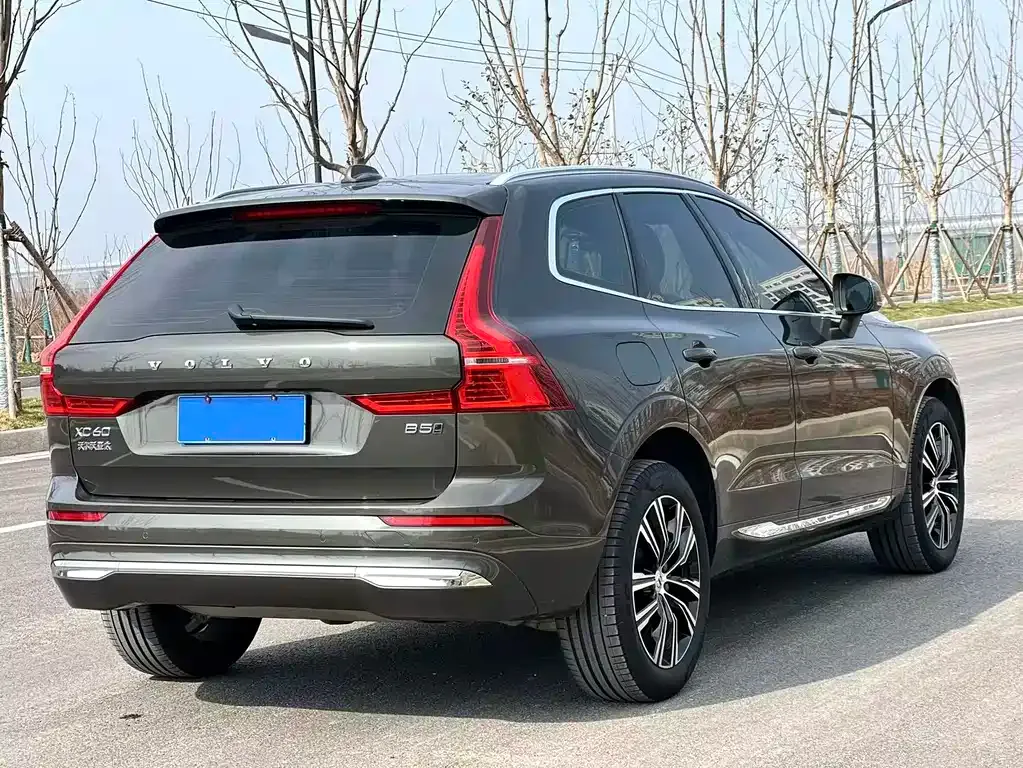 Volvo XC60 — фото 6