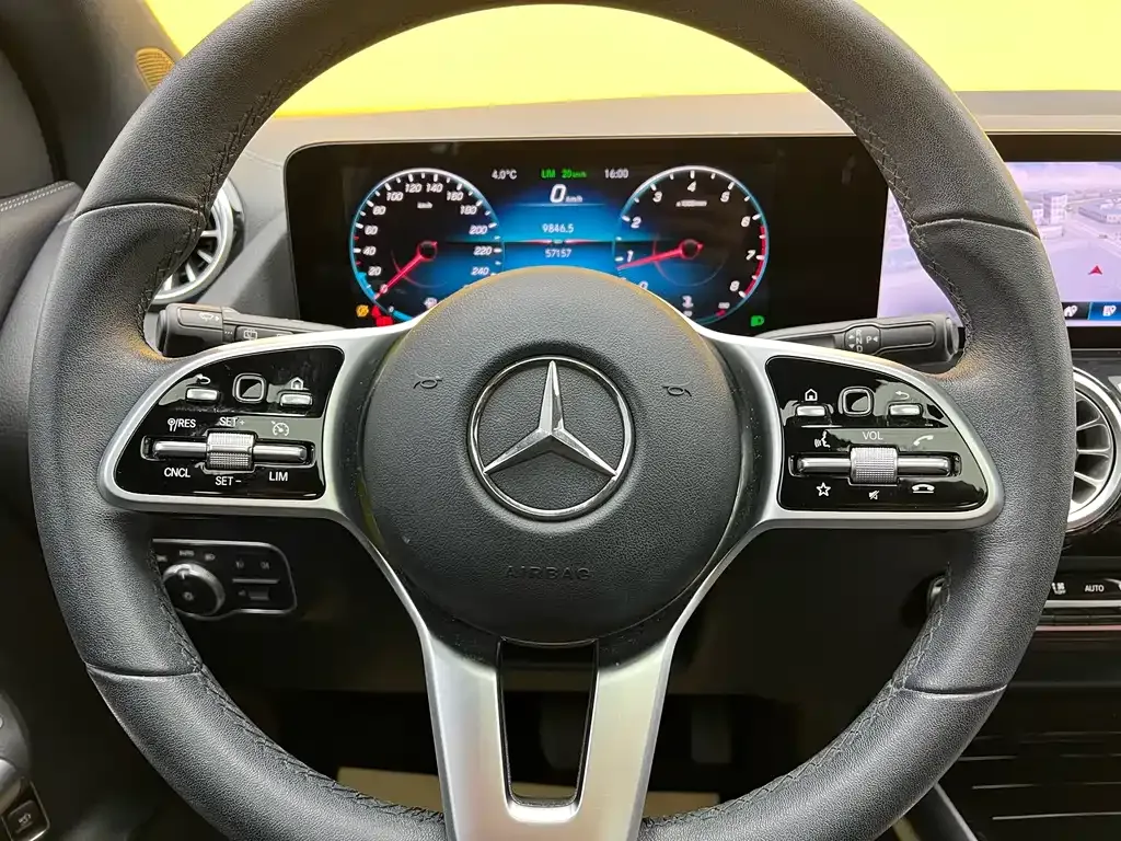 Mercedes-Benz GLA — фото 10