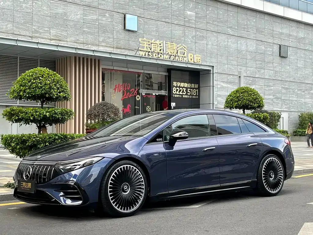 Mercedes-Benz EQS AMG — фото 1