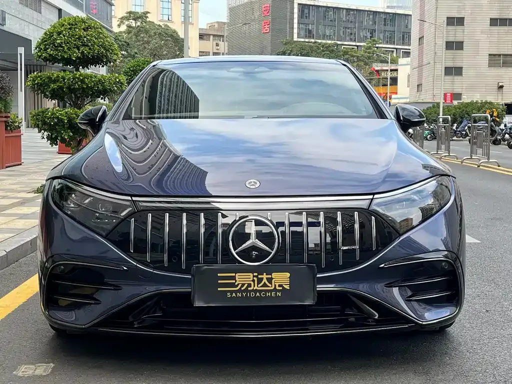 Mercedes-Benz EQS AMG — фото 10