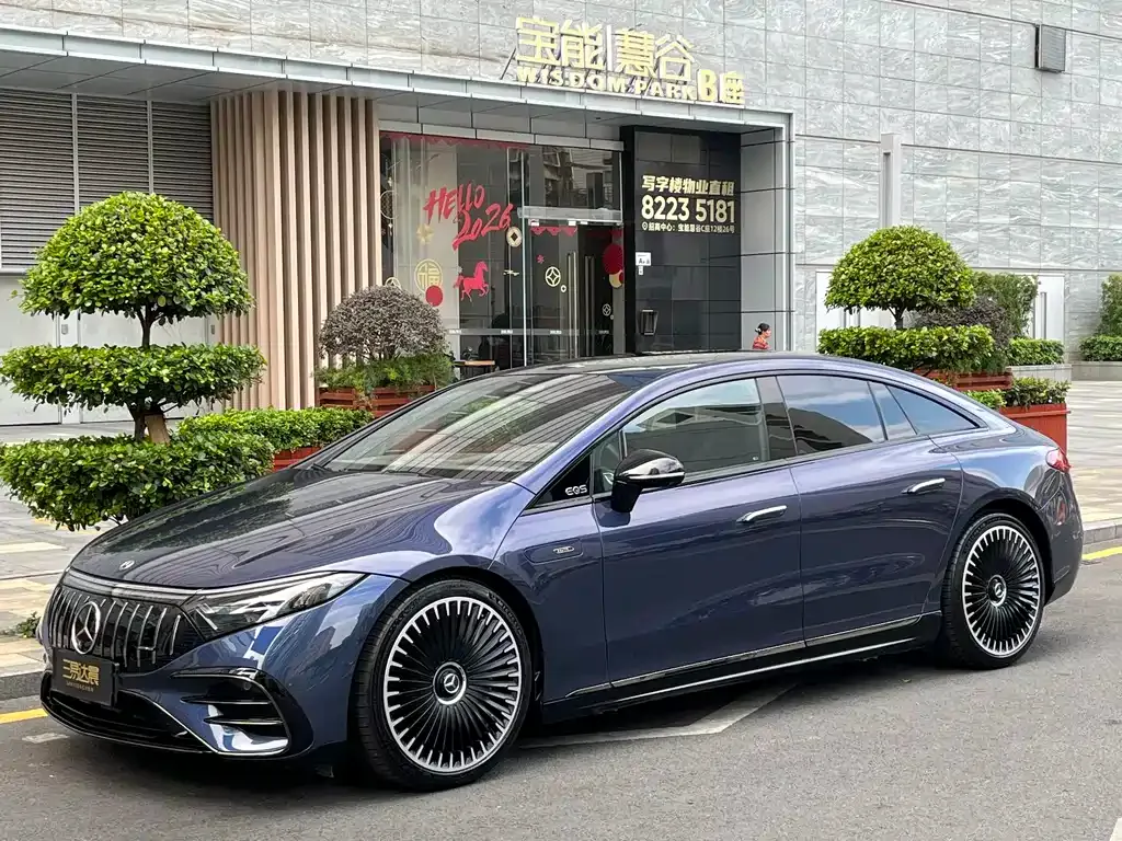 Mercedes-Benz EQS AMG — фото 9