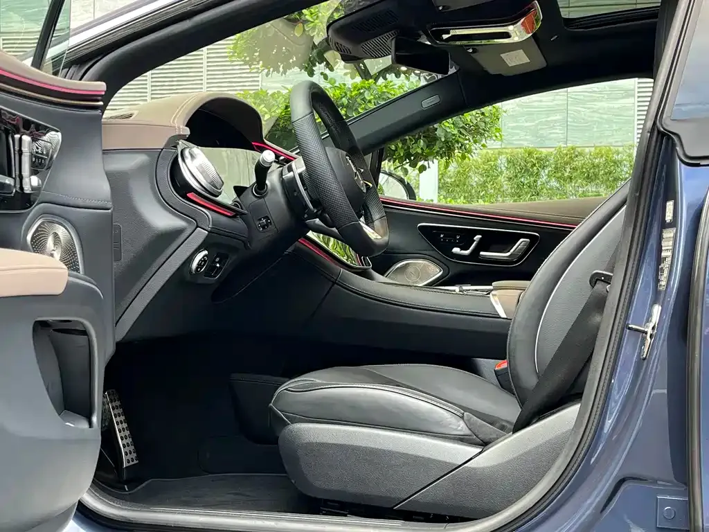 Mercedes-Benz EQS AMG — фото 7