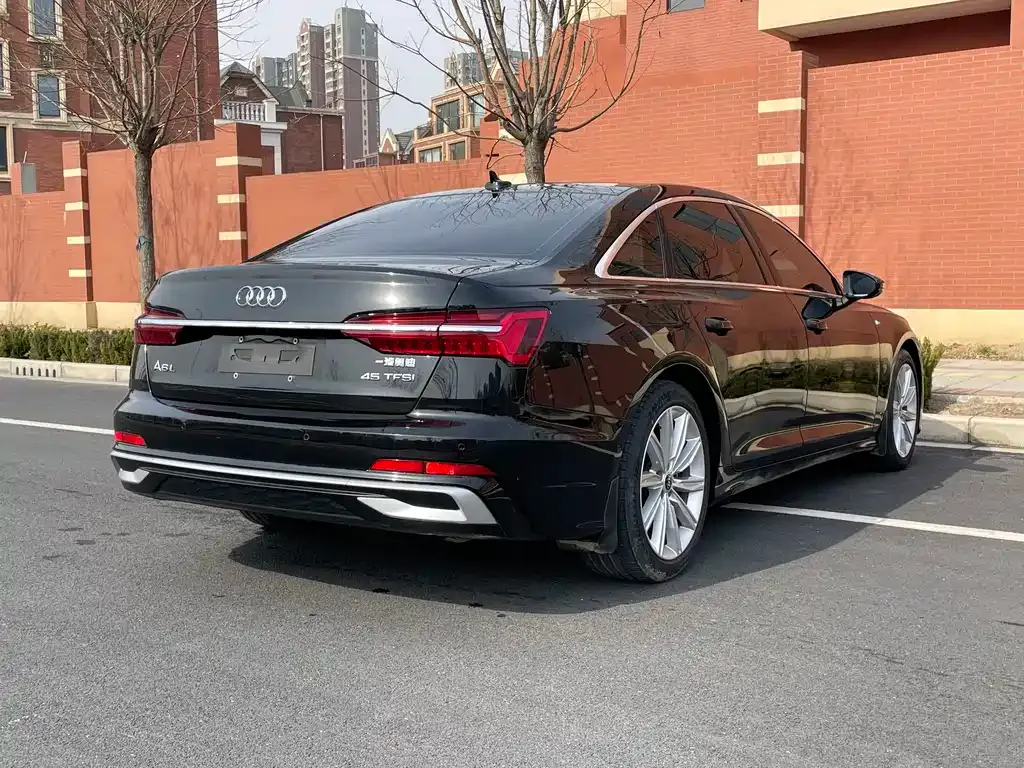 Audi A6L — фото 10