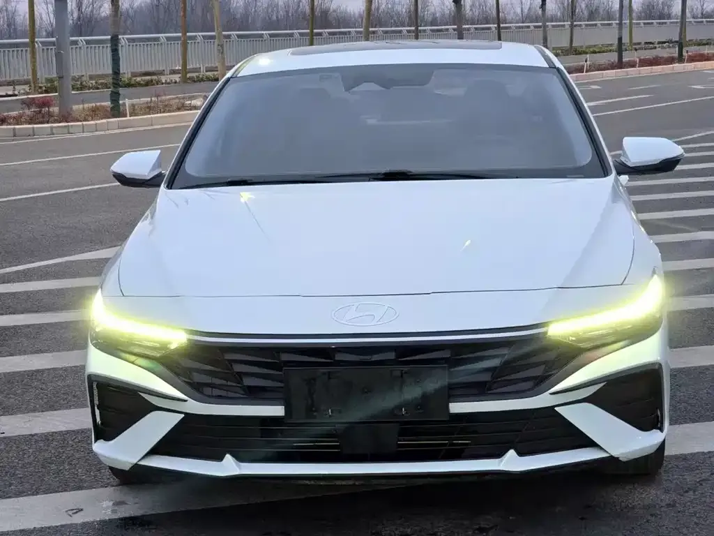 Hyundai Elantra — фото 2