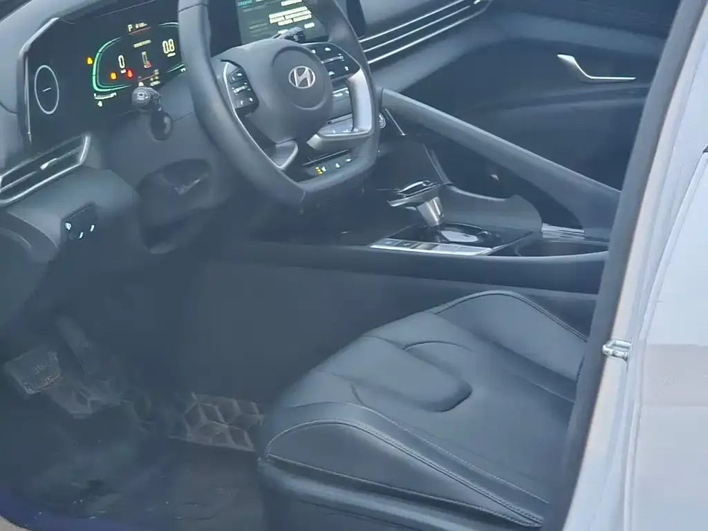 Hyundai Elantra — фото 6