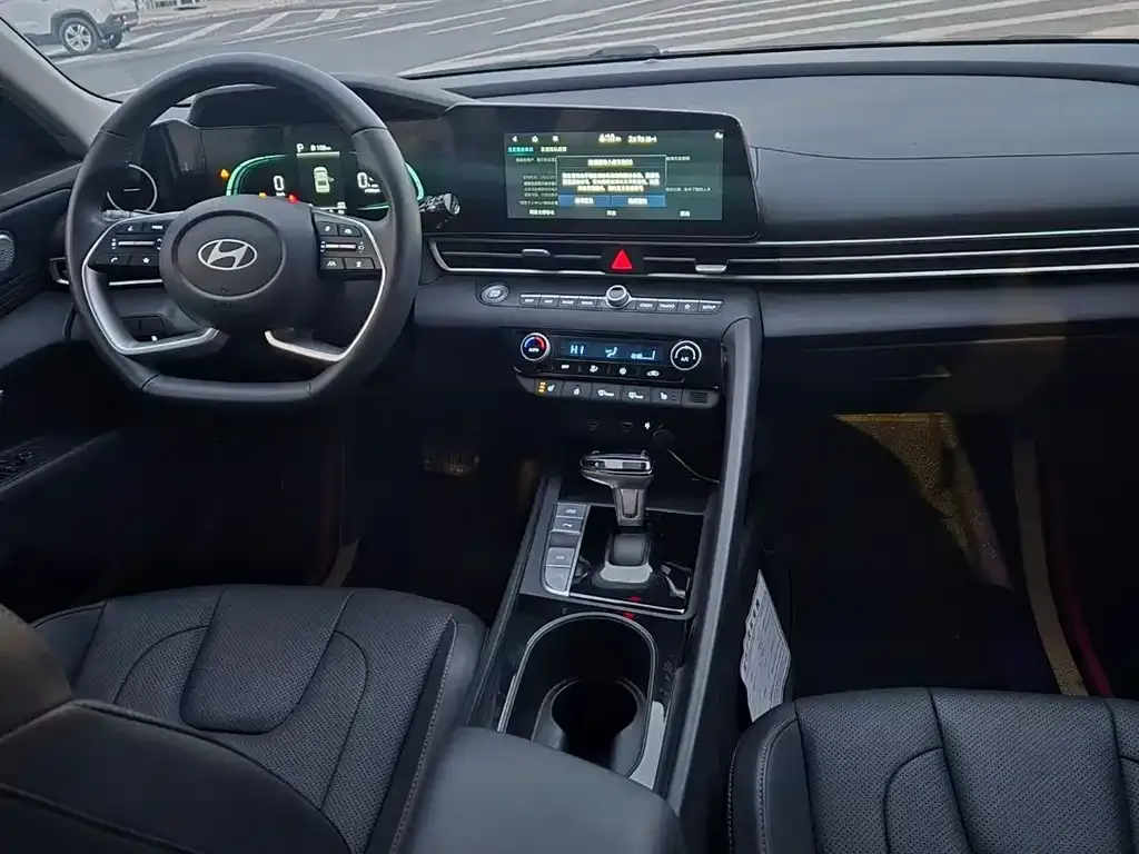Hyundai Elantra — фото 7
