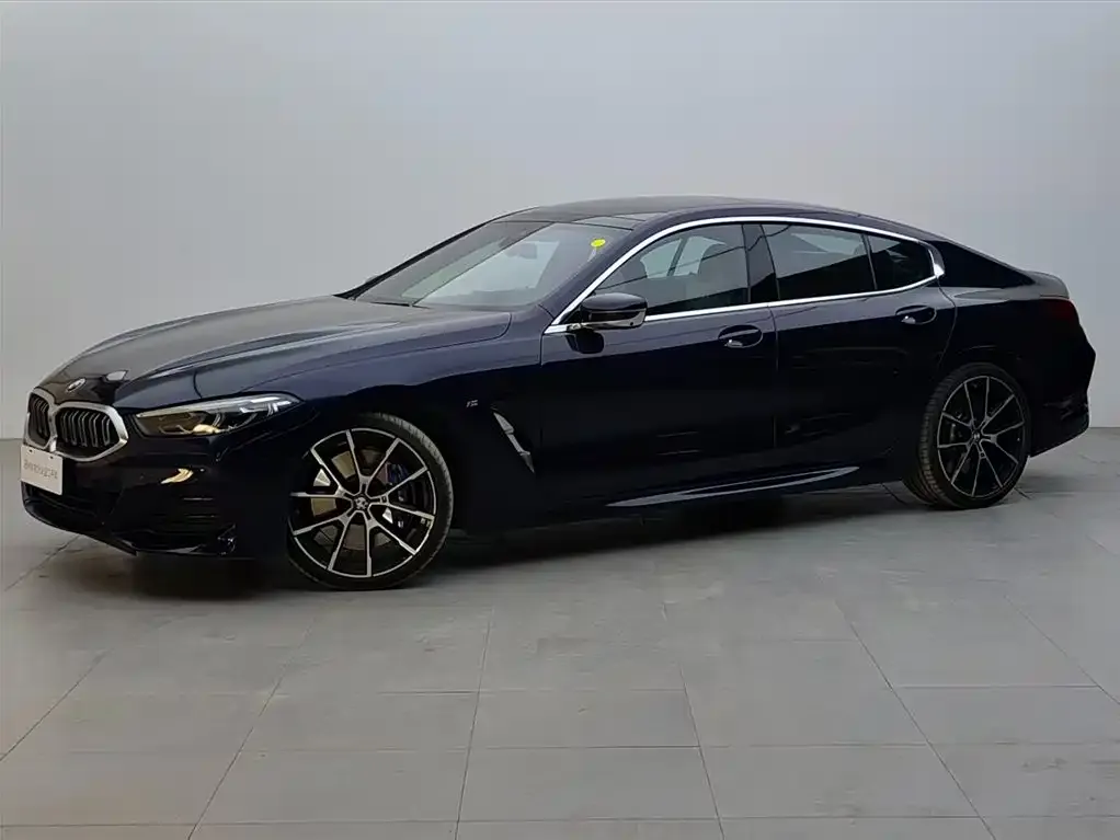 BMW 8 Series — фото 1