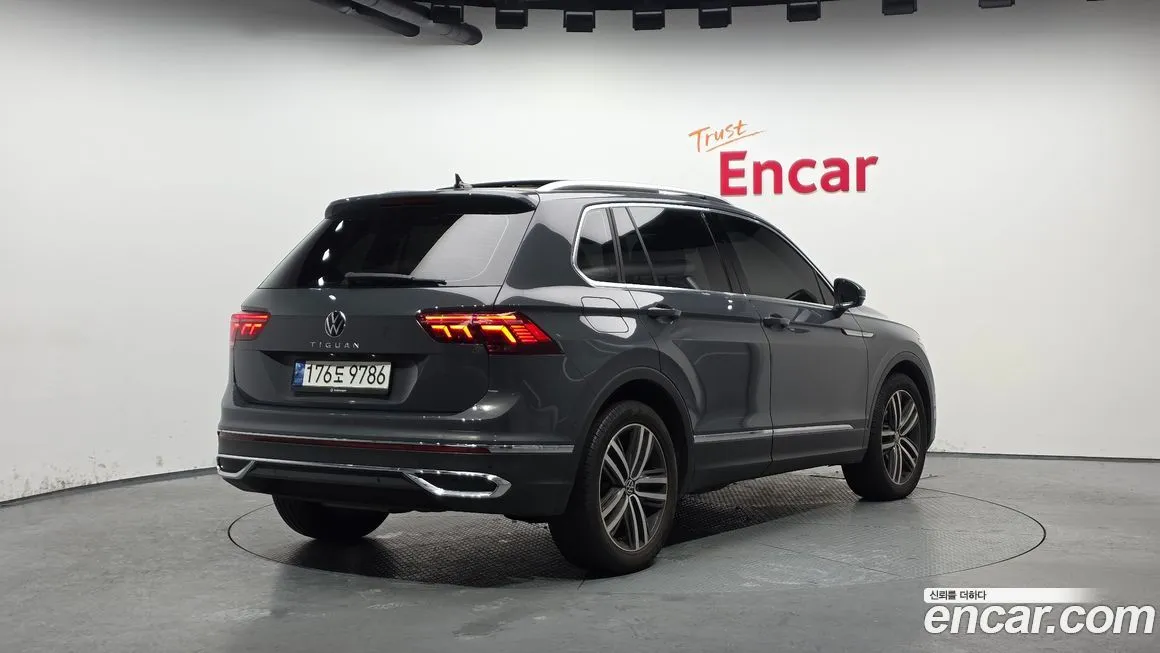 Volkswagen Tiguan — фото 8