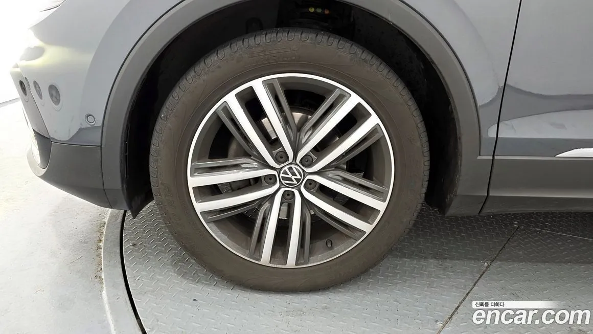 Volkswagen Tiguan — фото 9