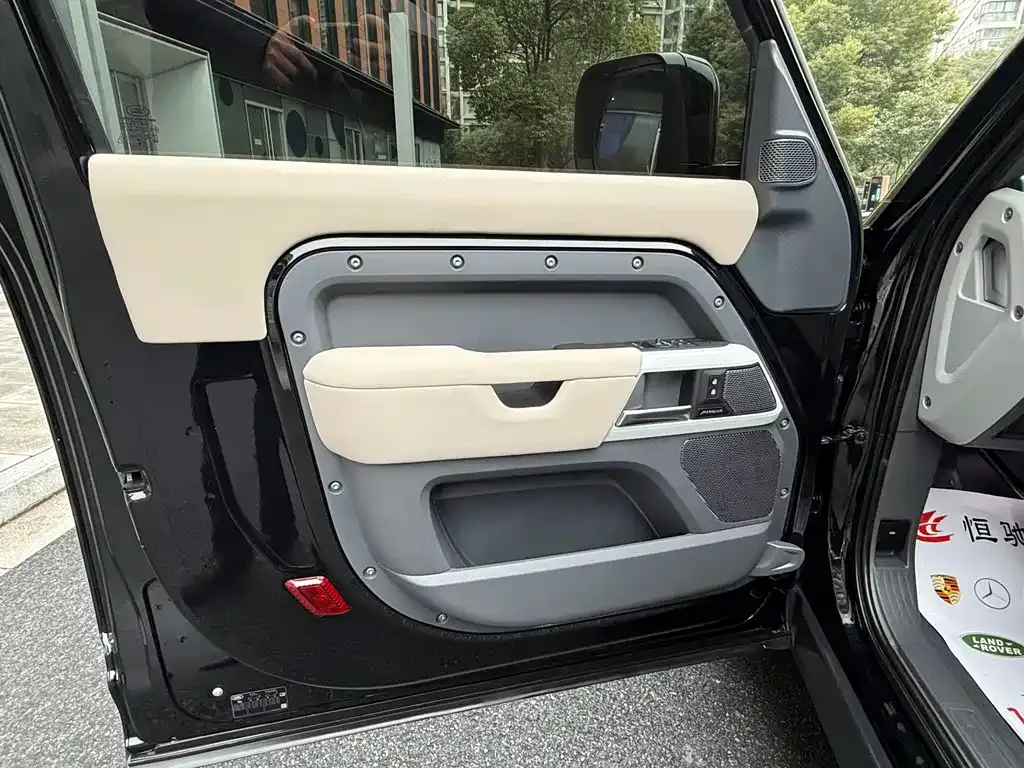 Land Rover Defender — фото 7