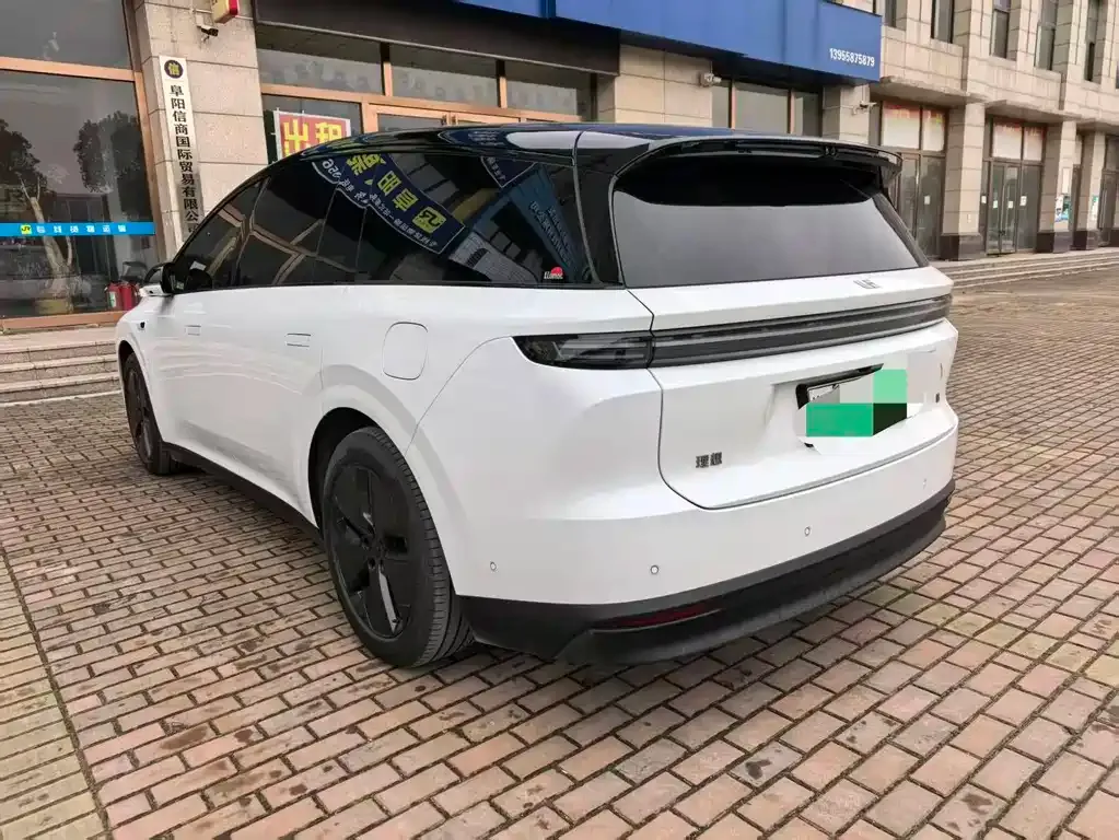 Li Auto i8 — фото 8