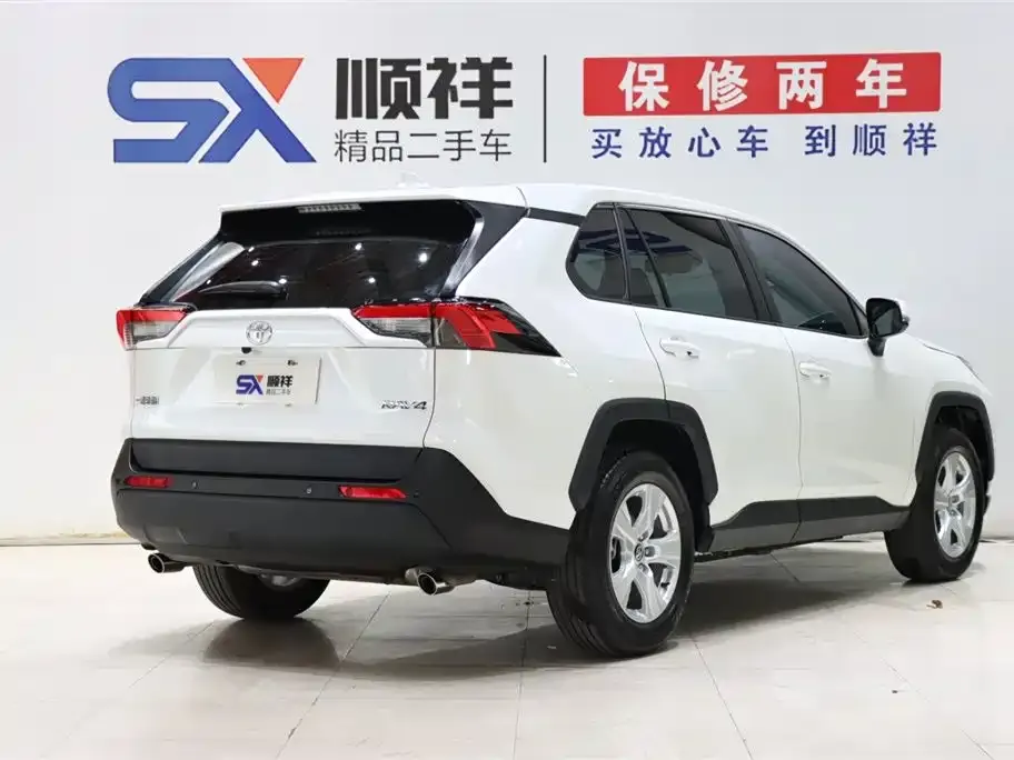 Toyota RAV4 — фото 7