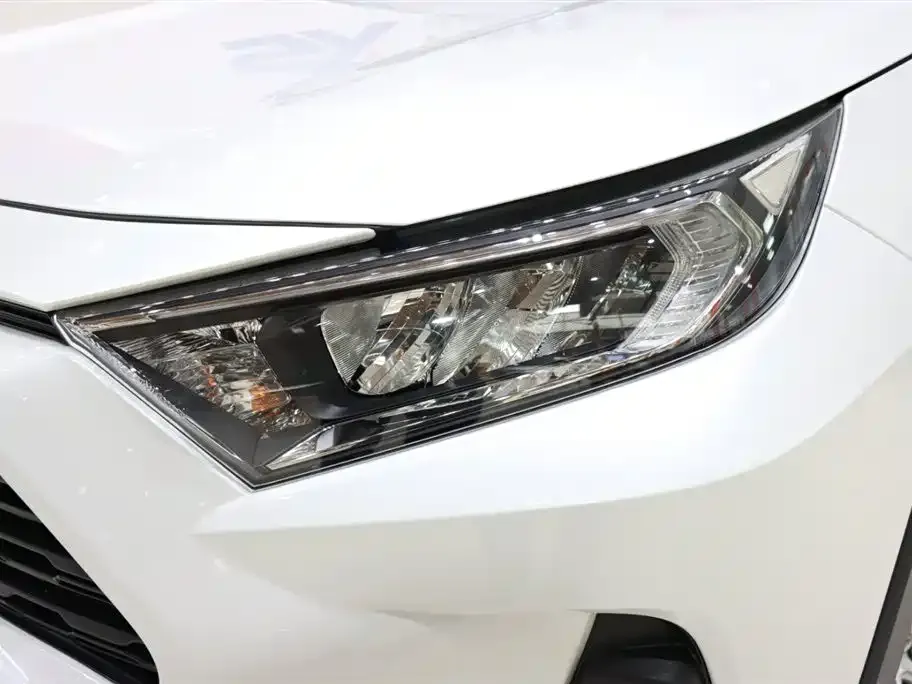 Toyota RAV4 — фото 8