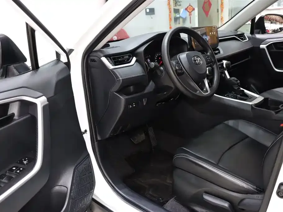 Toyota RAV4 — фото 10