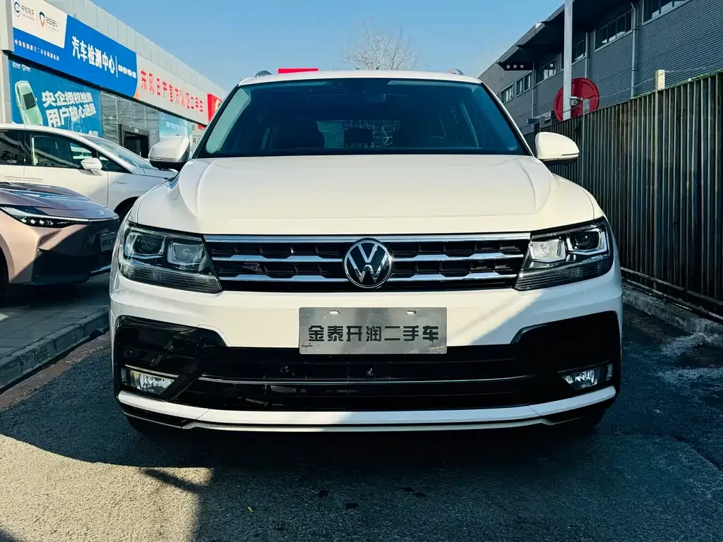 Volkswagen Tiguan L — фото 5