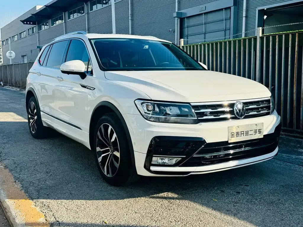 Volkswagen Tiguan L — фото 10
