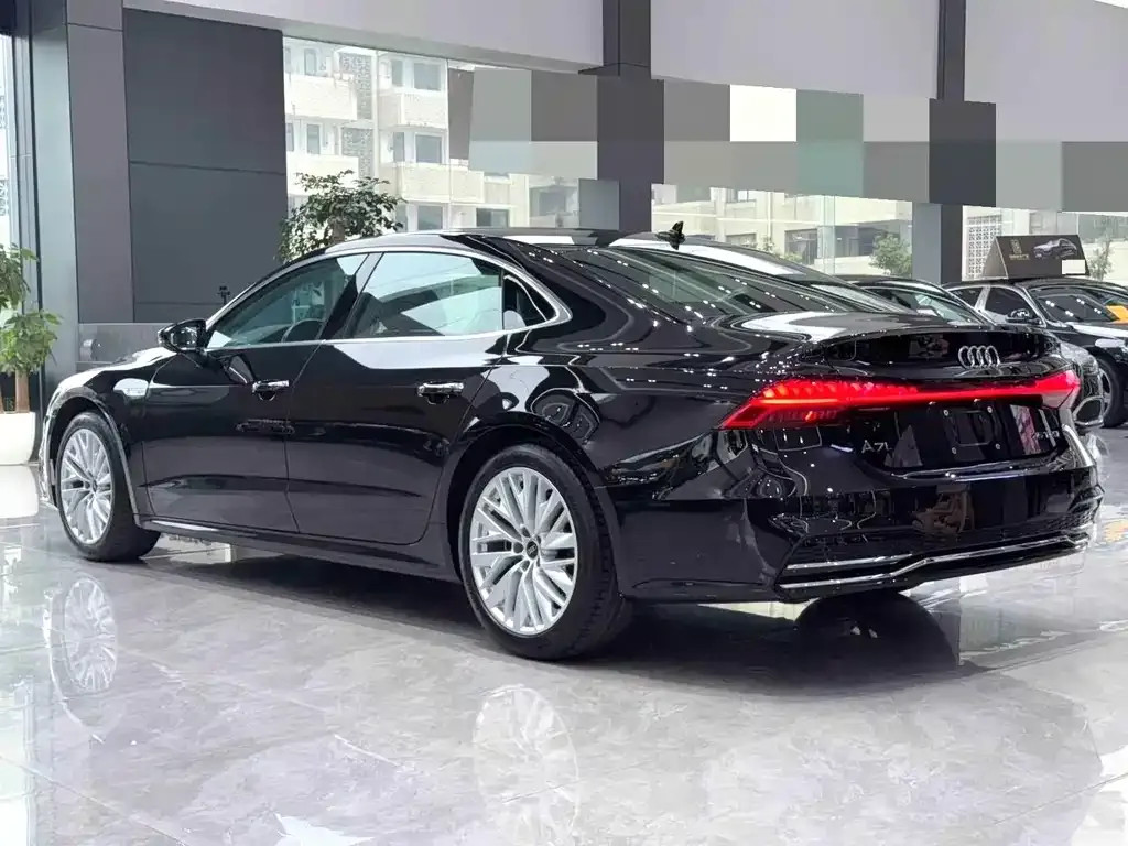 Audi A7L — фото 5