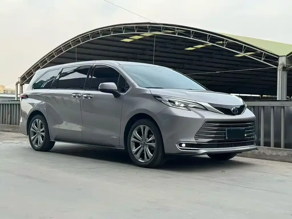 Toyota Sienna — фото 6