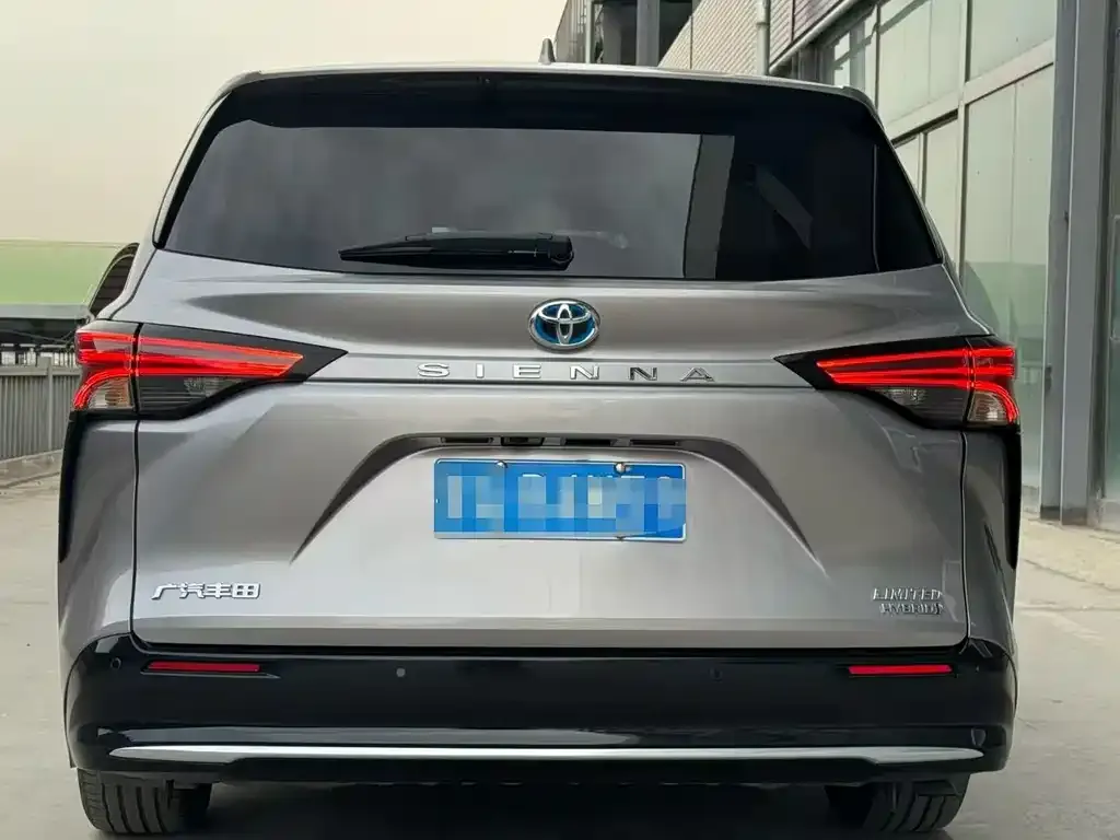 Toyota Sienna — фото 5