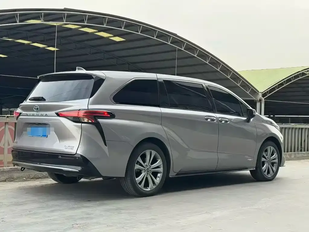 Toyota Sienna — фото 8