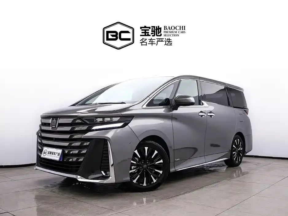Toyota Vellfire — фото 1