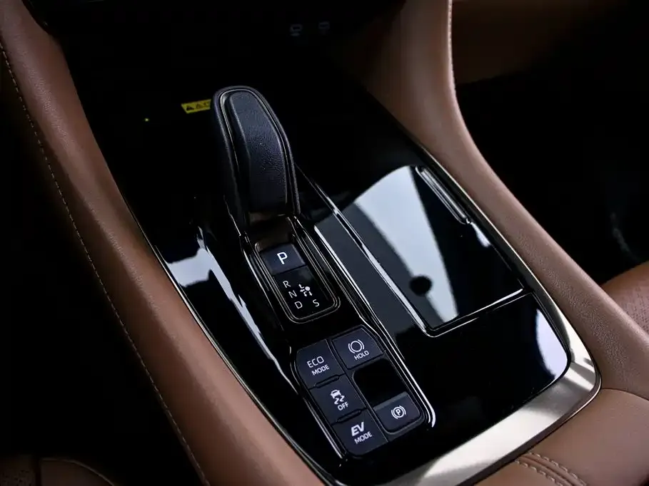Toyota Vellfire — фото 10