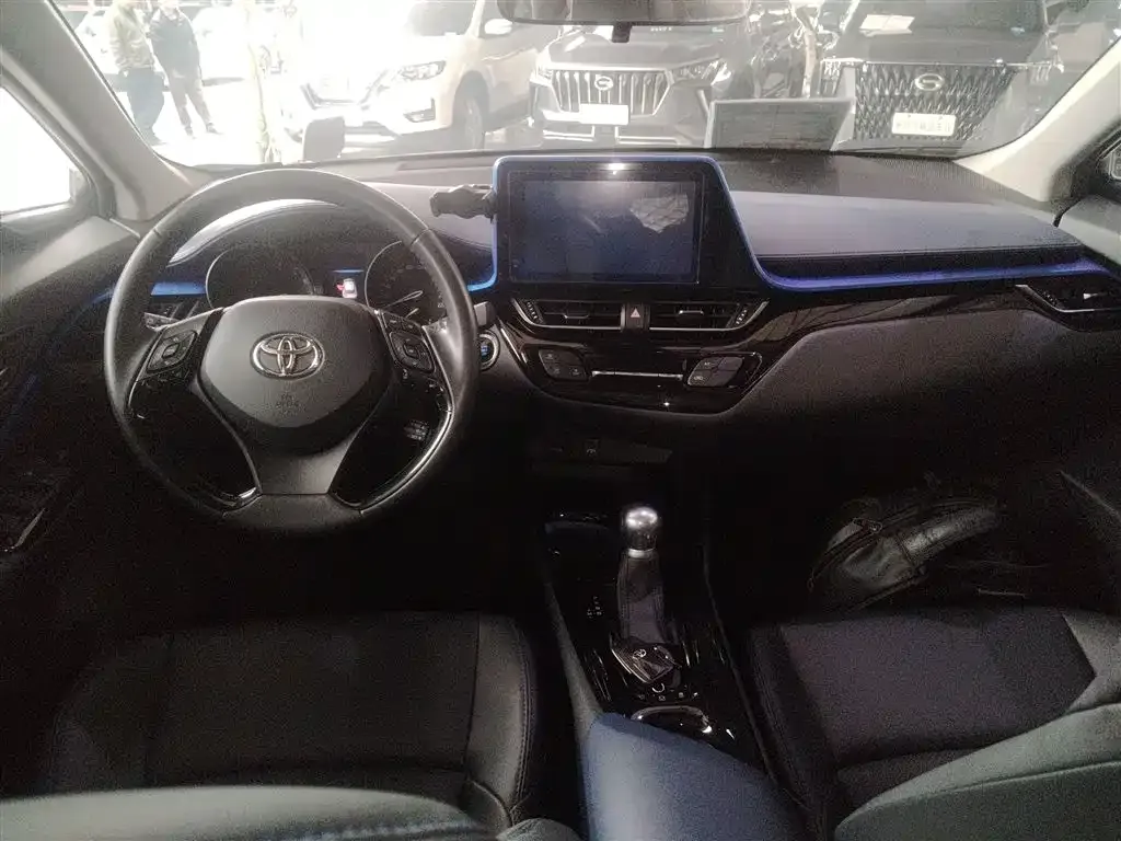 Toyota C-HR — фото 2