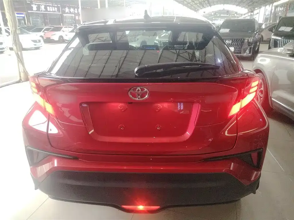 Toyota C-HR — фото 10