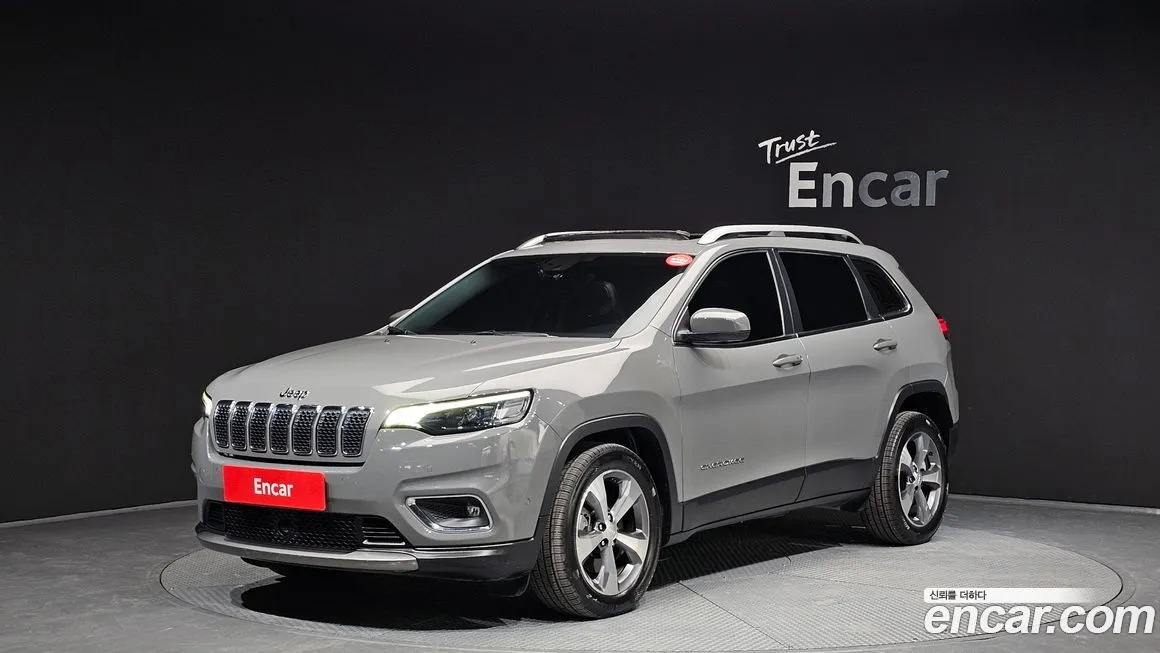 Jeep Cherokee — фото 1