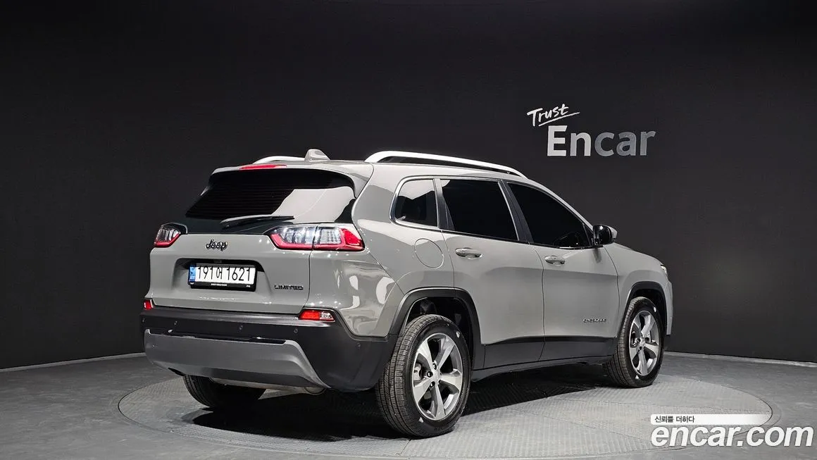 Jeep Cherokee — фото 2
