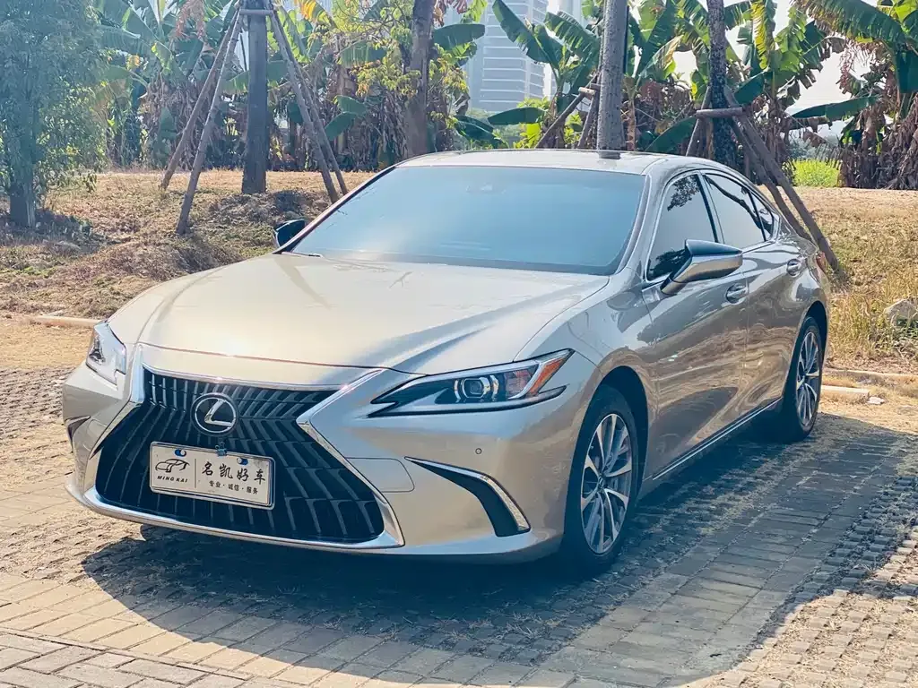 Lexus ES — фото 1