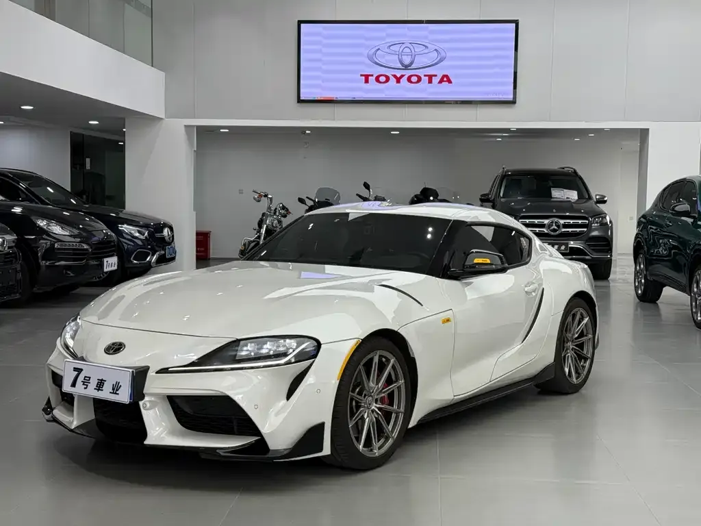 Toyota Supra — фото 1