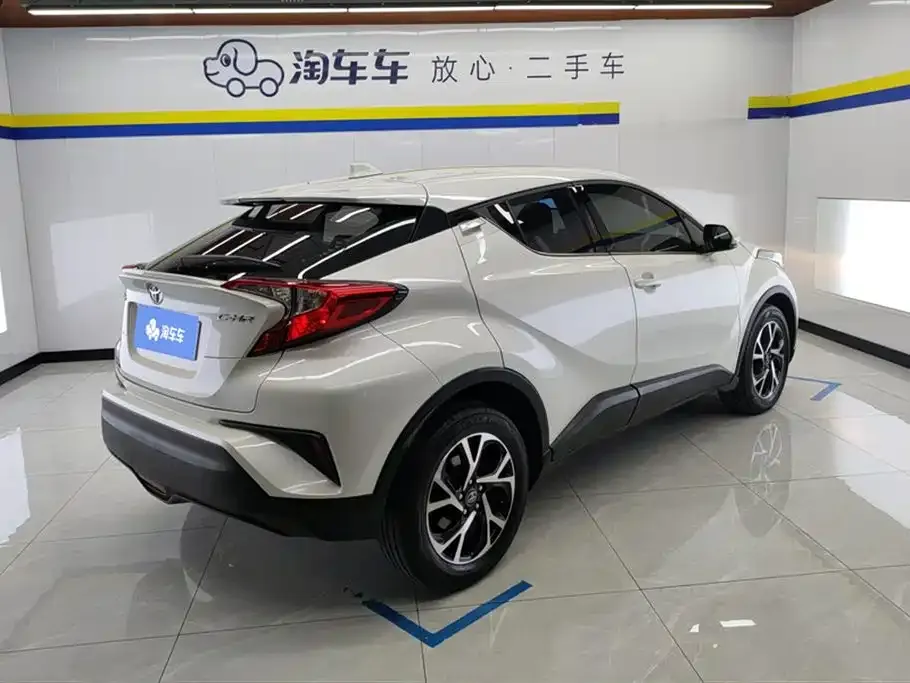 Toyota C-HR — фото 9