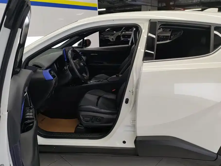 Toyota C-HR — фото 3