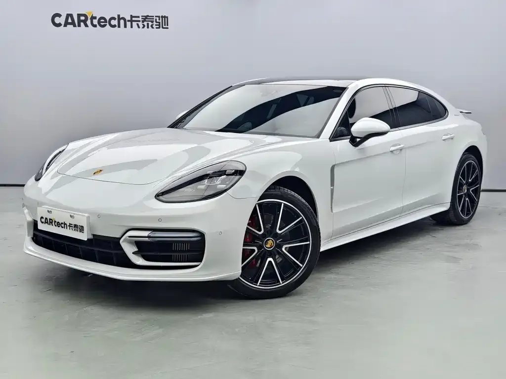Porsche Panamera — фото 1