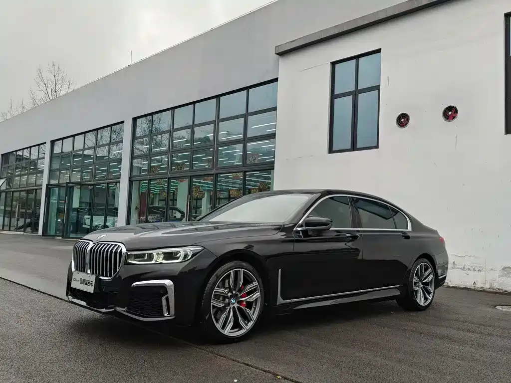 BMW 7 Series — фото 1