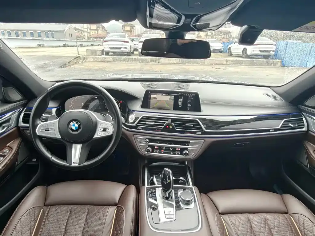 BMW 7 Series — фото 9