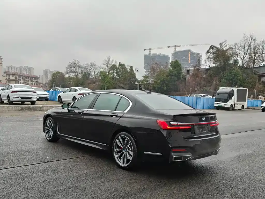 BMW 7 Series — фото 10