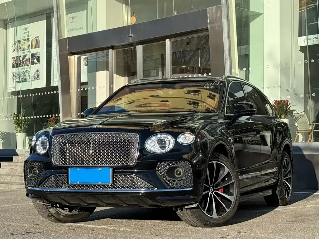 Bentley Bentayga — фото 1