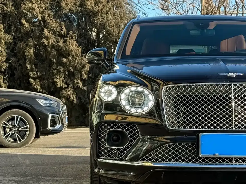 Bentley Bentayga — фото 7