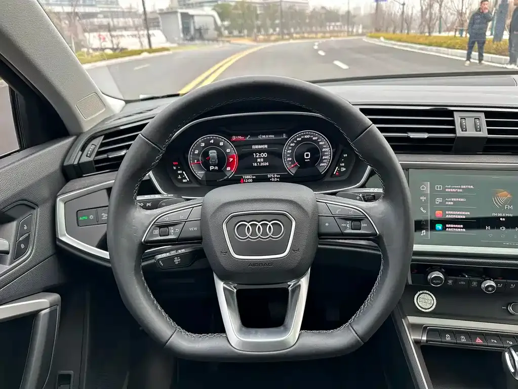 Audi Q3 — фото 8