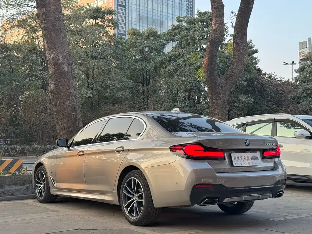 BMW 5 Series — фото 4