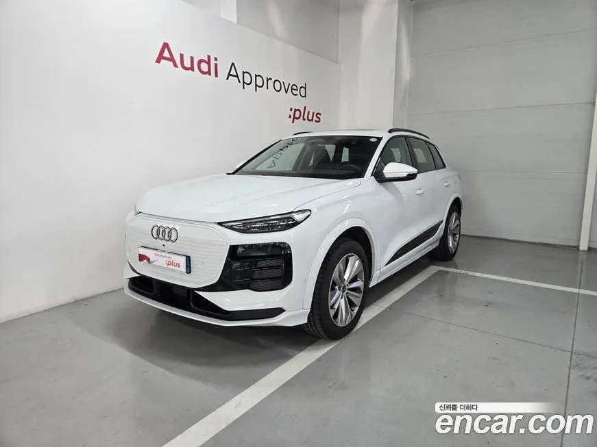 Audi Q6 e-tron — фото 1