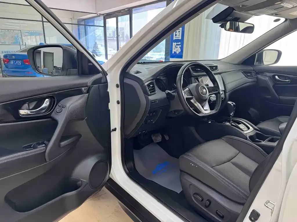 Nissan X-Trail — фото 10