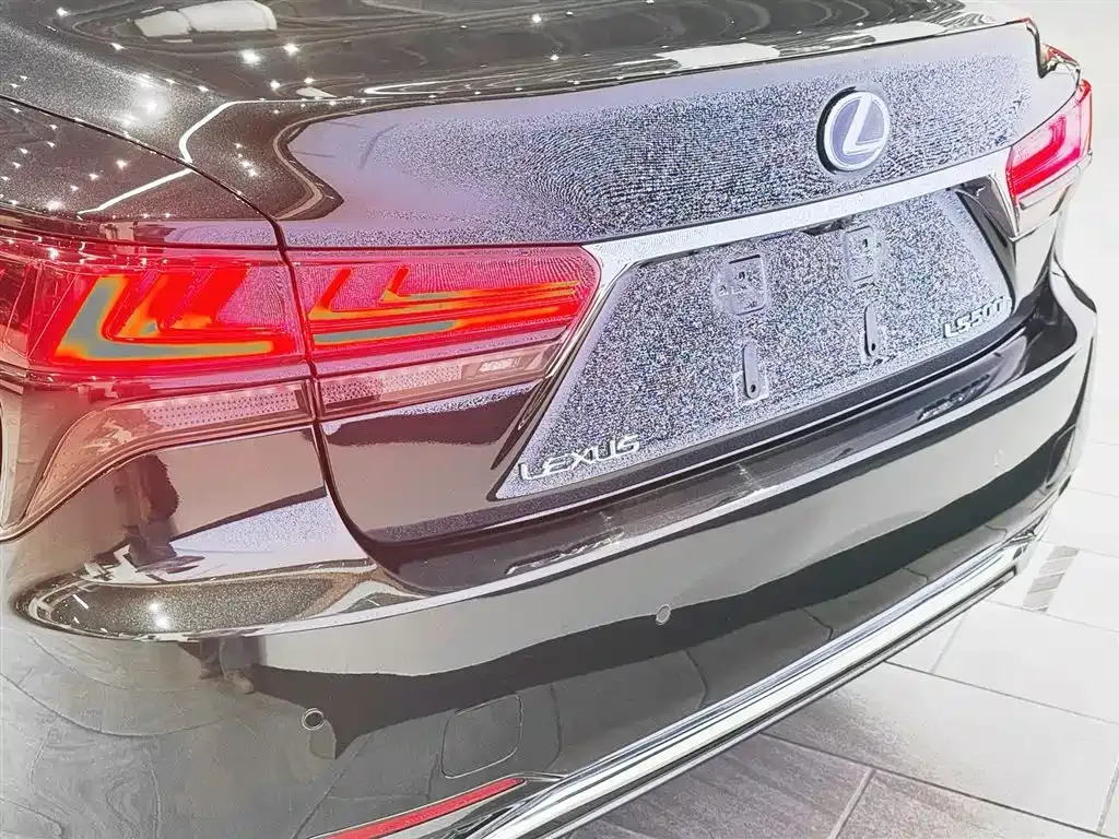 Lexus LS — фото 8