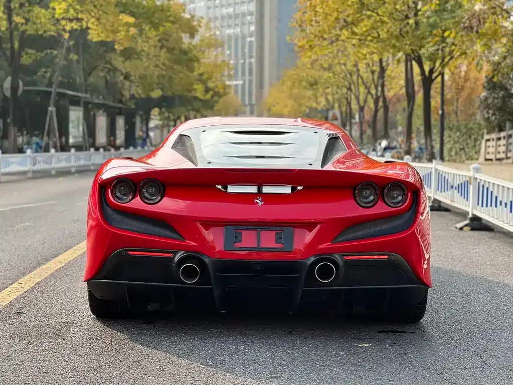 Ferrari F8 — фото 8