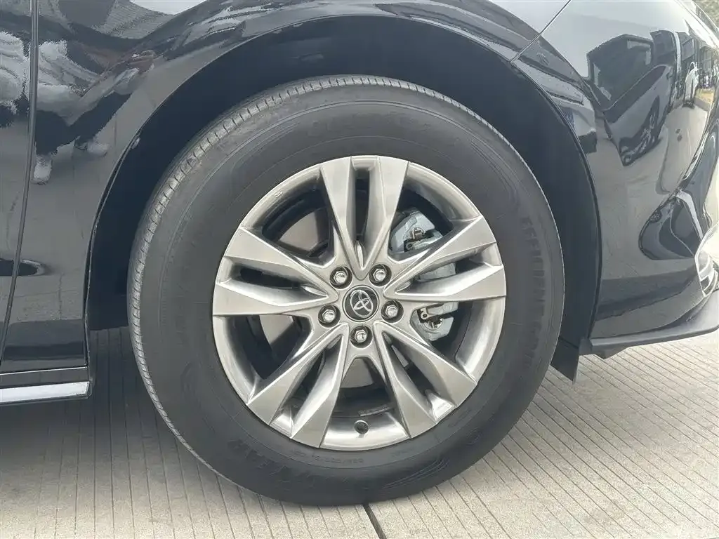 Toyota Sienna — фото 2