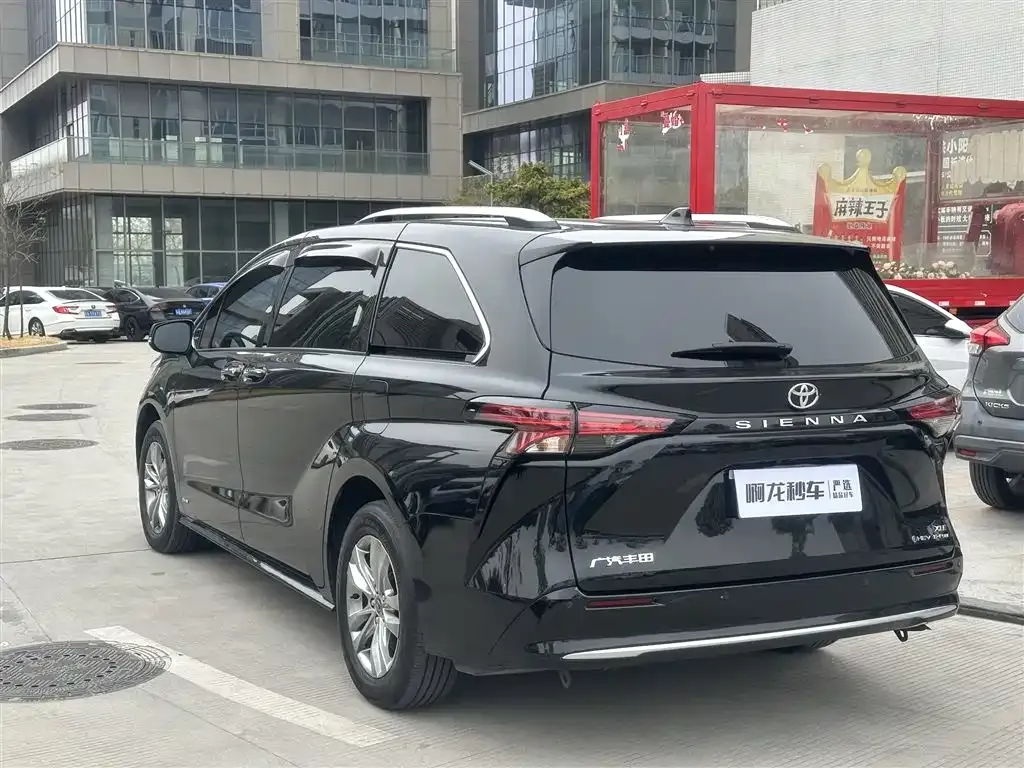 Toyota Sienna — фото 5