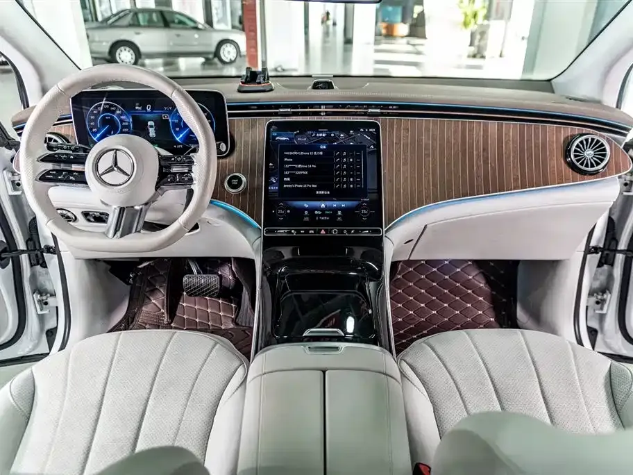 Mercedes-Benz EQE SUV — фото 10